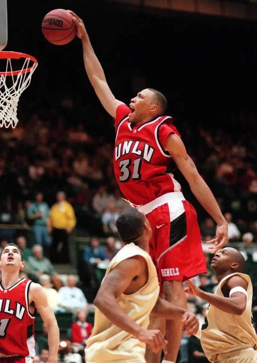 太阳队防守崩盘，惨遭对手狂轰猛炸，电影完全大学作品.-开云app